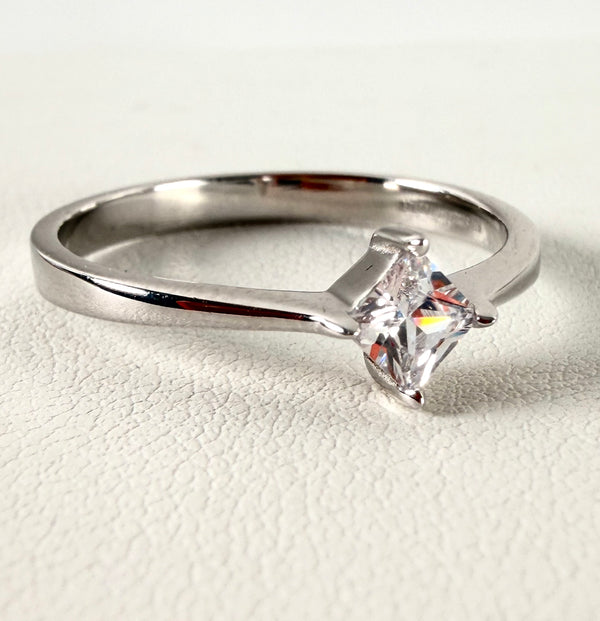 925 STERLING SILVER PRINCESS CUT WHITE TOPAZ RING SIZE 10 TIFFANY-BAND INSPIRED (BT 3)