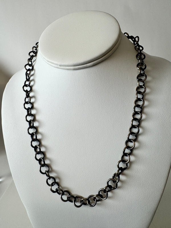 OXIDIZED SILVER HOOPS ADJUSTABLE NECKLACE (MAX 20") (LN 15)