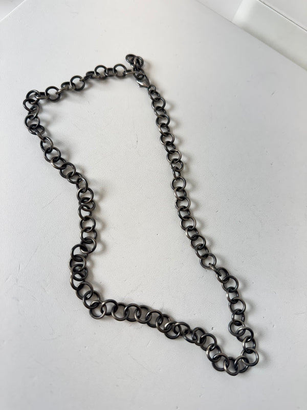 OXIDIZED SILVER HOOPS ADJUSTABLE NECKLACE (MAX 20") (LN 15)