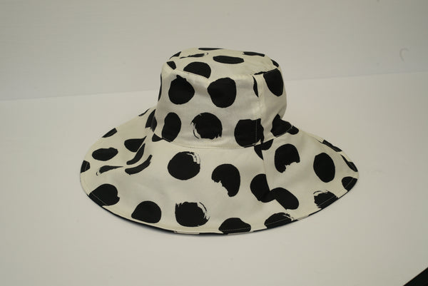 BEACH HATS